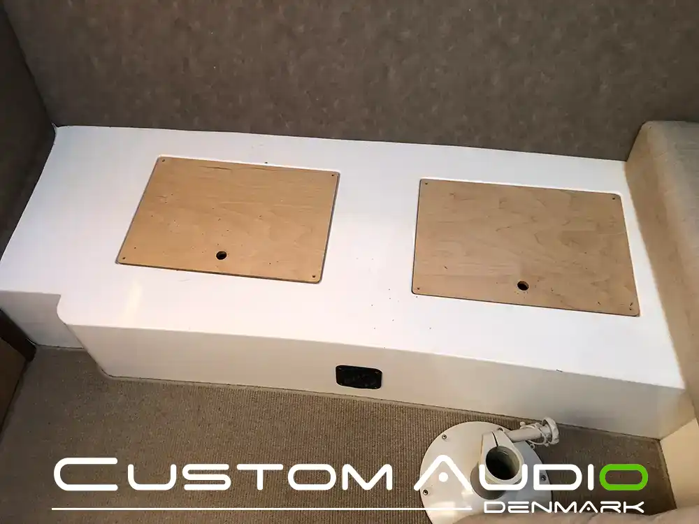 Custom Audio marine stereo monteringsbillede Sealine sc35